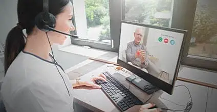 Emisión y gestión de llamadas salientes en un servicio de teleasistencia