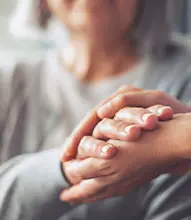 Cuidados de la persona anciana con trastornos degenerativos, enfermedades de Parkinson y Alzheimer en el ámbito sanitario